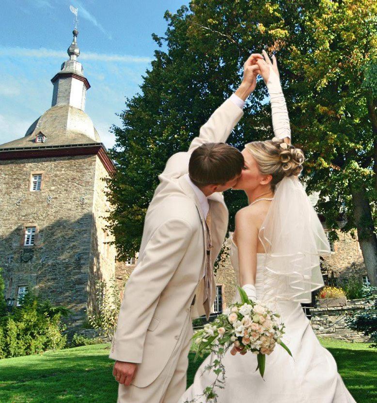 Hotel Und Restaurant Burg Schnellenberg อัทเทินดอร์น ภายนอก รูปภาพ