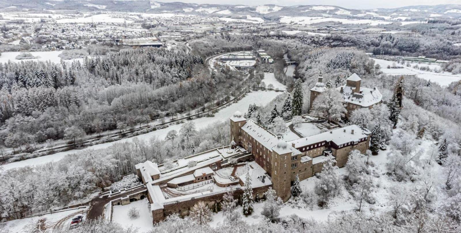 Hotel Und Restaurant Burg Schnellenberg อัทเทินดอร์น ภายนอก รูปภาพ