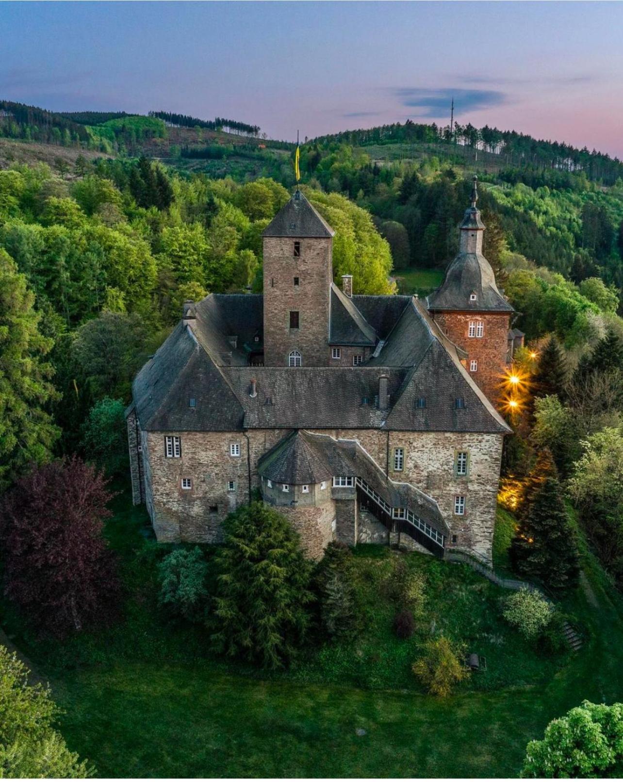 Hotel Und Restaurant Burg Schnellenberg อัทเทินดอร์น ภายนอก รูปภาพ